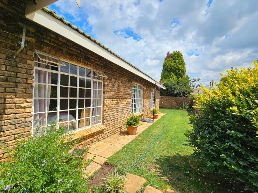 3 Bedroom Property for Sale in Van Der Hoff Park North West
